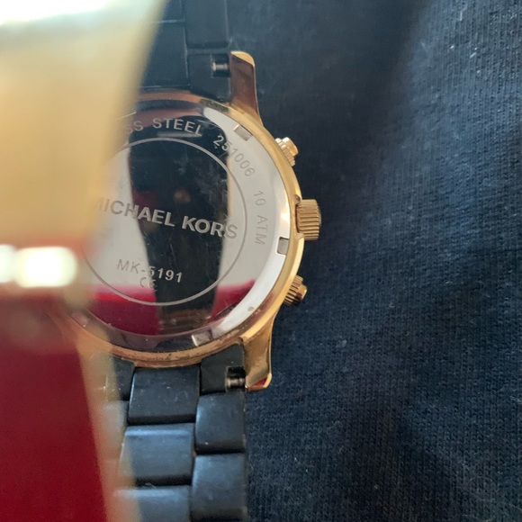 Gorgeous MK watch - Picture 8 of 8